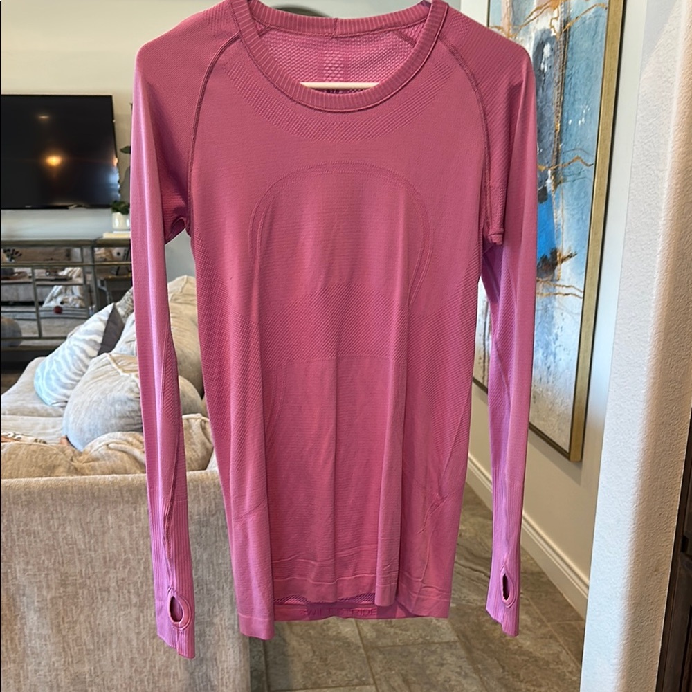 Swiftly Tech Lululemon long sleeve original cut. Size 6